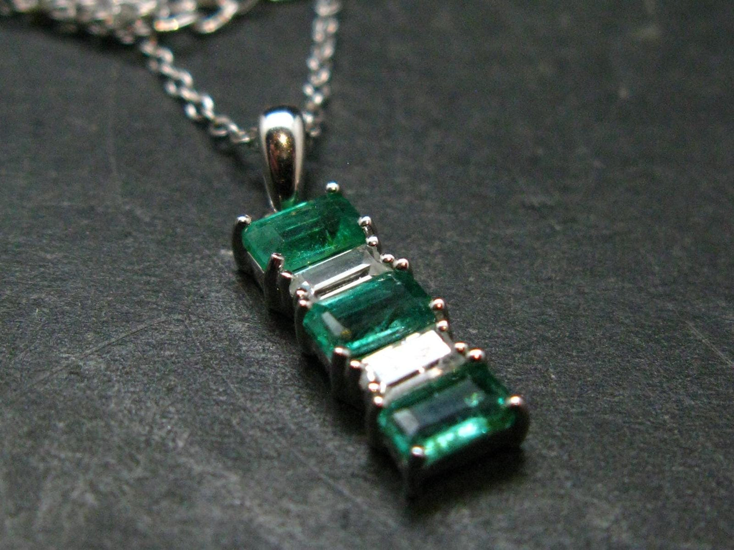 Emerald Silver Pendant W/Chain From Colombia - 2.47 Grams Total