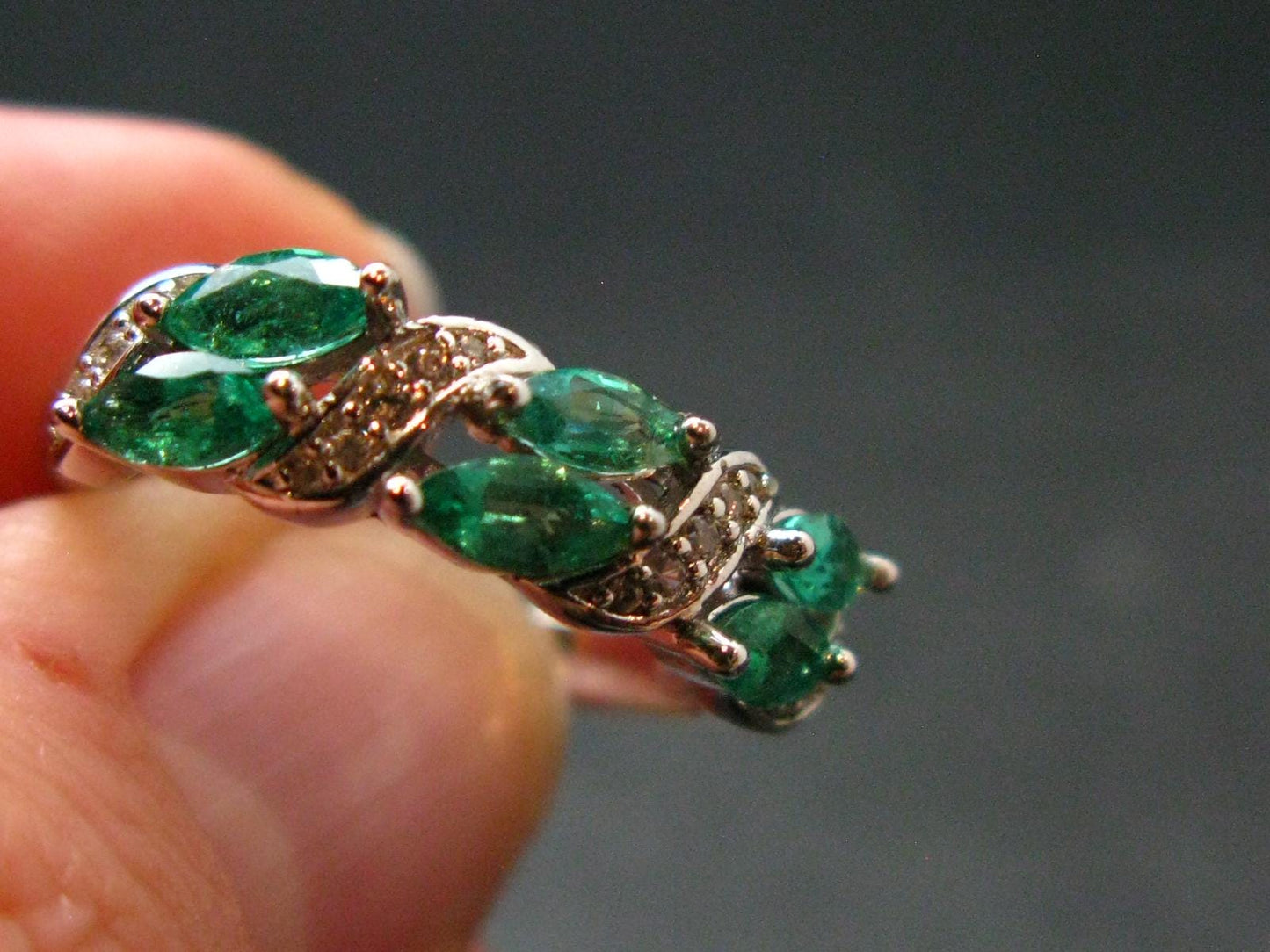 Emerald Faceted Silver Ring from Colombia - 2.97 Grams Total - Size 6.25