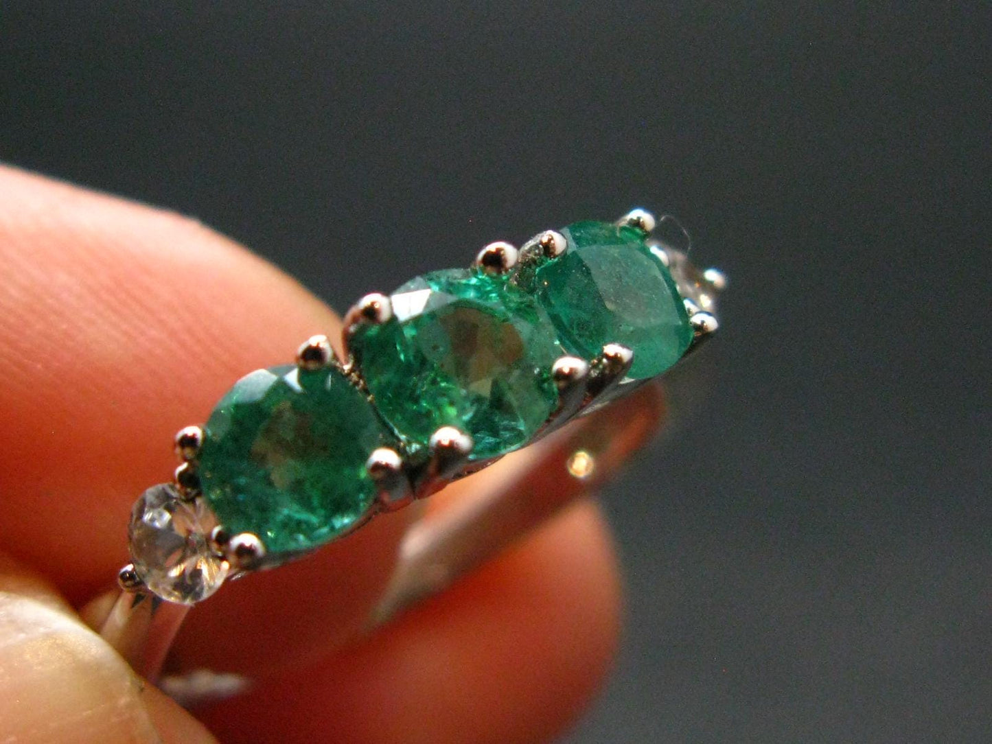 Emerald Crystal Silver Ring from Colombia - 1.21 Carats - Size 7