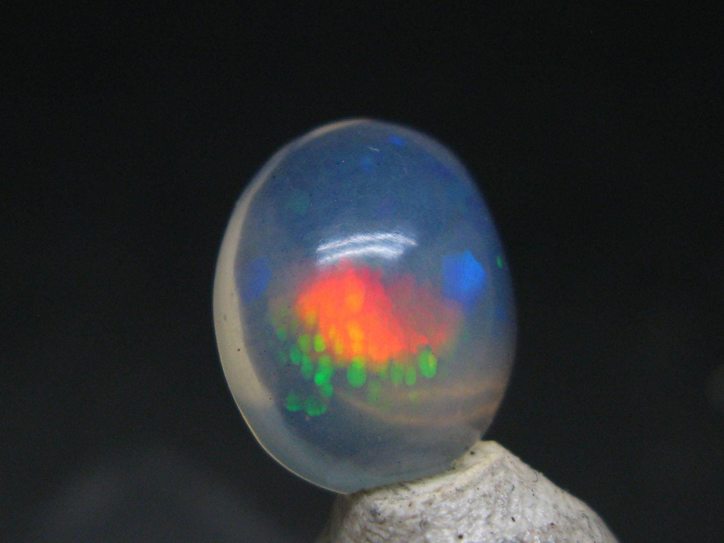 Precious Opal Cabochon From Welo Ethiopia - 3.99 Carats