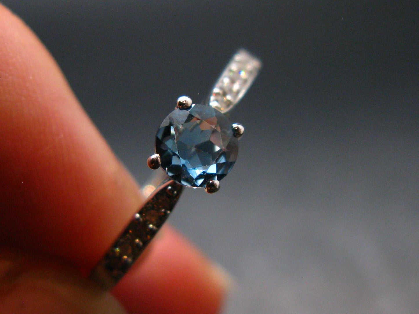 Facetted Blue Topaz Sterling Silver Ring With CZ - 1.65 Grams - Size 9