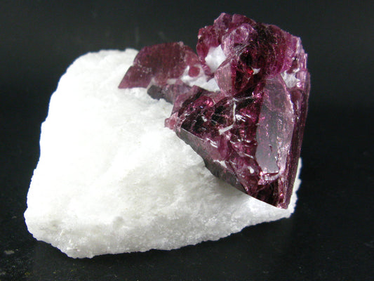 Gem Red Spinel Cristals on Quartz Matrix from Asia - 3.8"