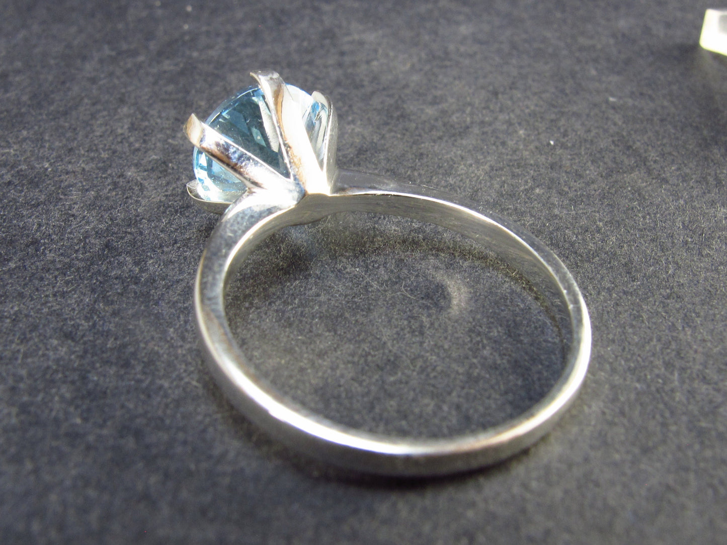 Natural Faceted Round Swiss Blue Topaz Crystal Sterling Silver Ring - 4.09 Grams - Size 10