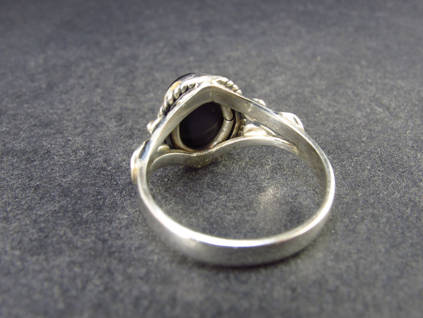 Black Onyx Sterling Silver Ring - Size 7 - 3.19 Grams