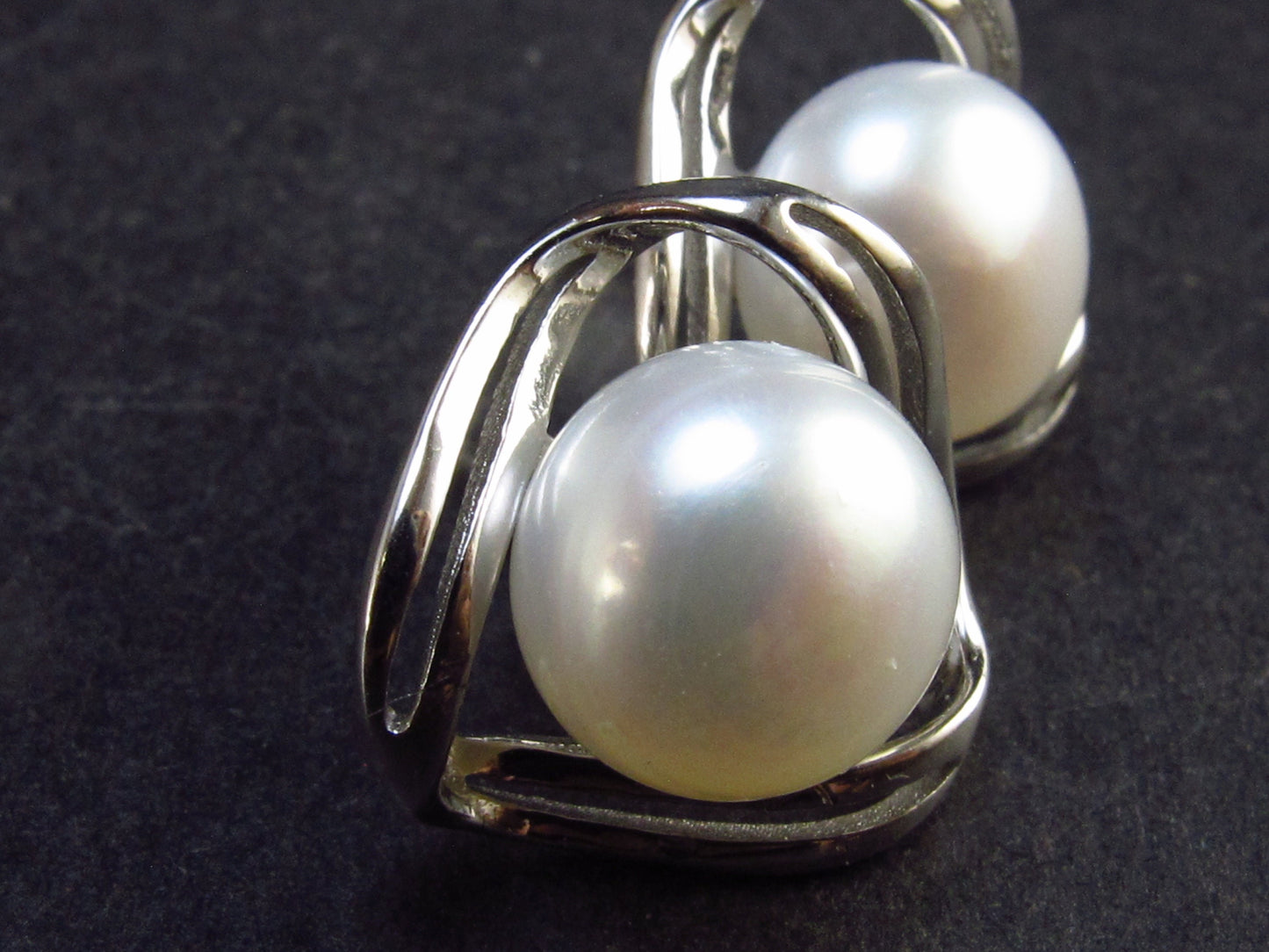 9mm Round Freshwater Cultured Pearls 925 Silver Stud Earrings
