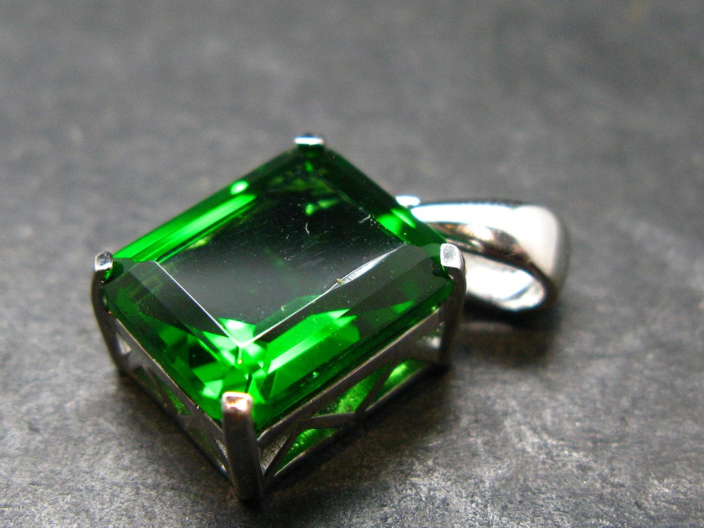 Helenite Gaia Stone Gem Sterling Silver Pendant From Washington - 5.0Carats