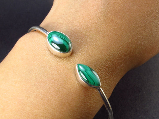 Beautiful Malachite Silver Bracelet - Size Adjustable - 5.86 Grams