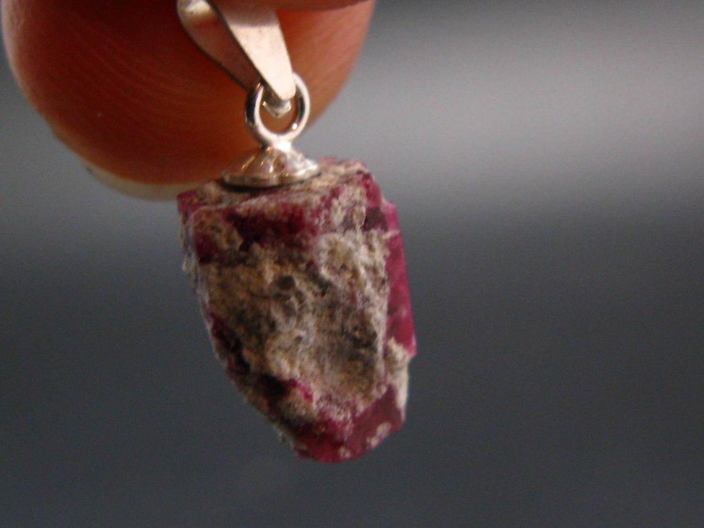Bixbite Red Emerald Beryl Silver Pendant From Utah USA - 5.65 Carats - 0.7"