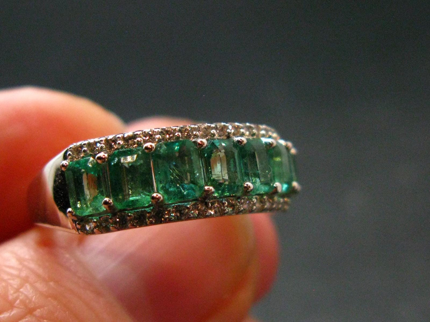 Emerald Faceted Silver Ring from Colombia - 3.64 Grams Total - Size 6
