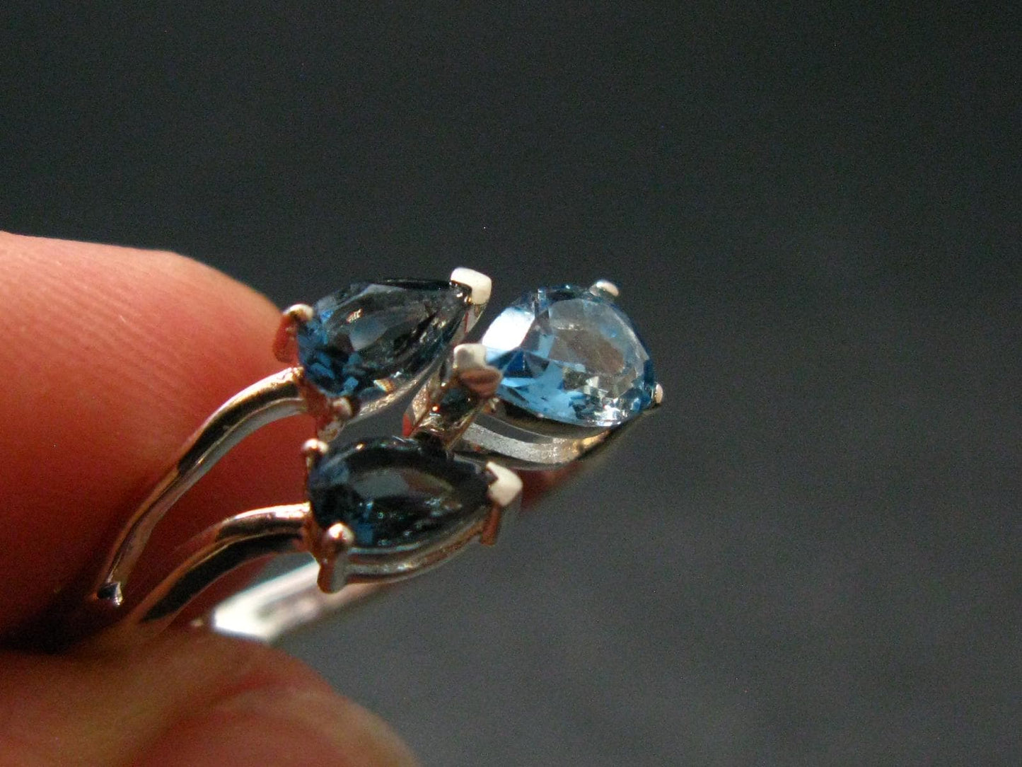Facetted Blue Topaz Sterling Silver Ring - 1.79 Grams - Size 6