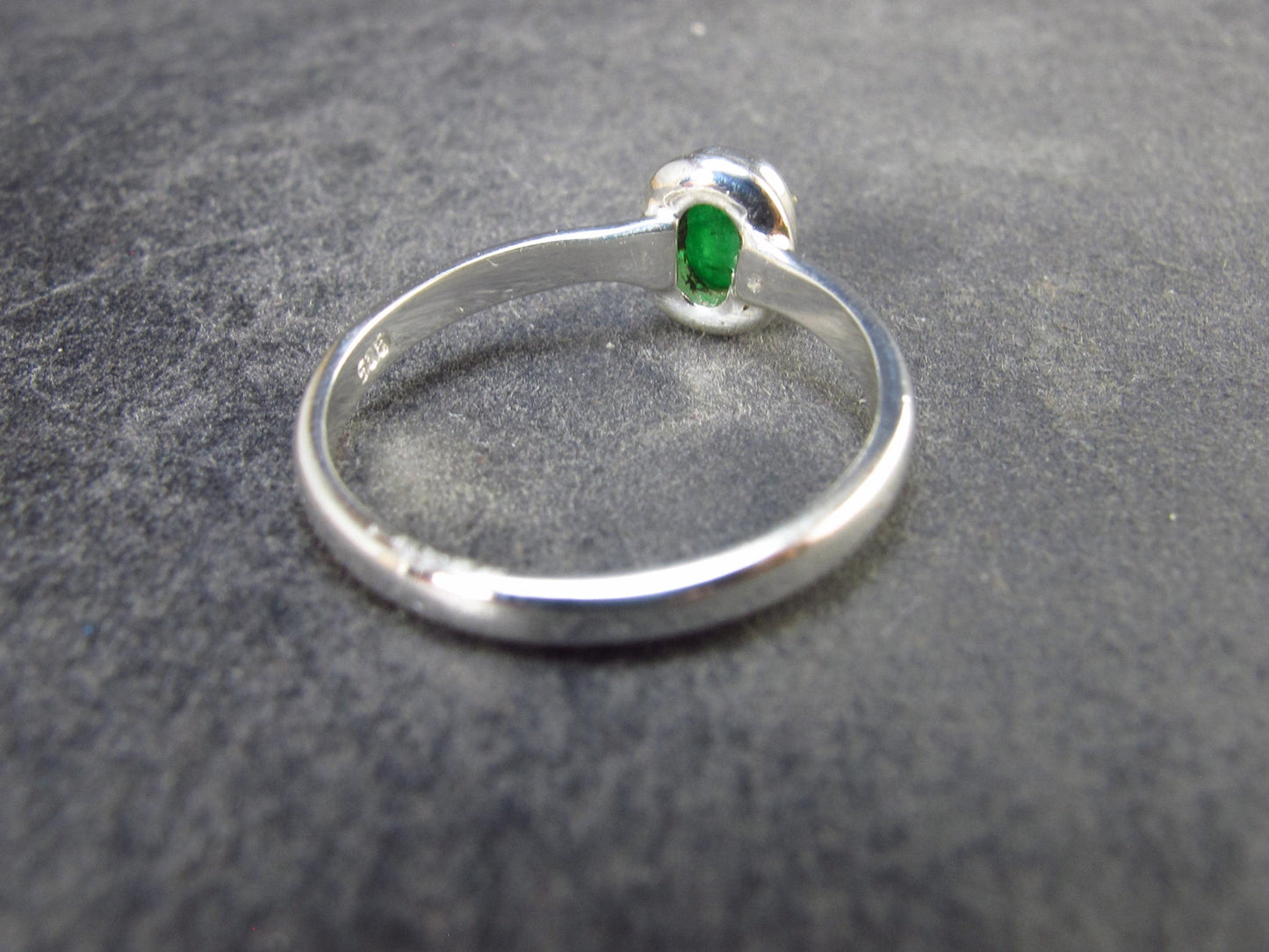 Tsavorite Green Garnet Sterling Silver Ring from Tanzania - 1.99 Grams - Size 7.25