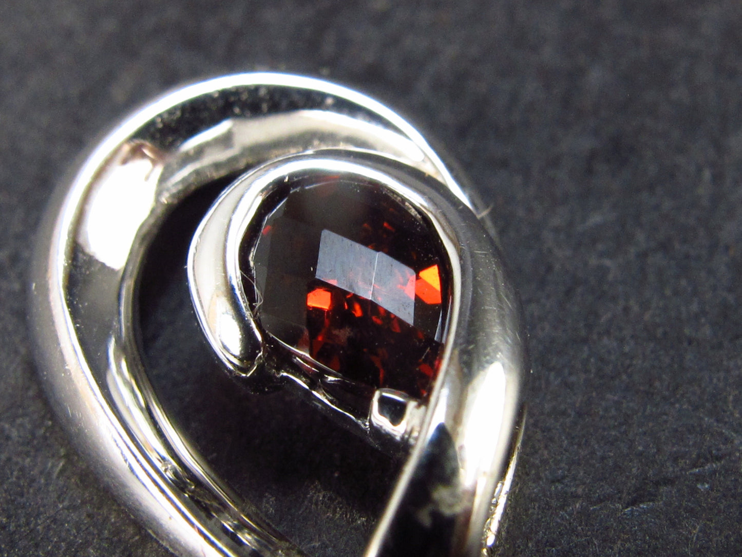Natural Faceted Red Garnet Almandine 925 Silver Pendant - 0.7" - 2.8 Grams