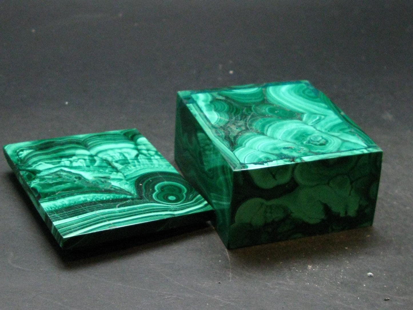 ich Vibrant Green Malachite Box From Congo - 2.7" - 274.12 Grams