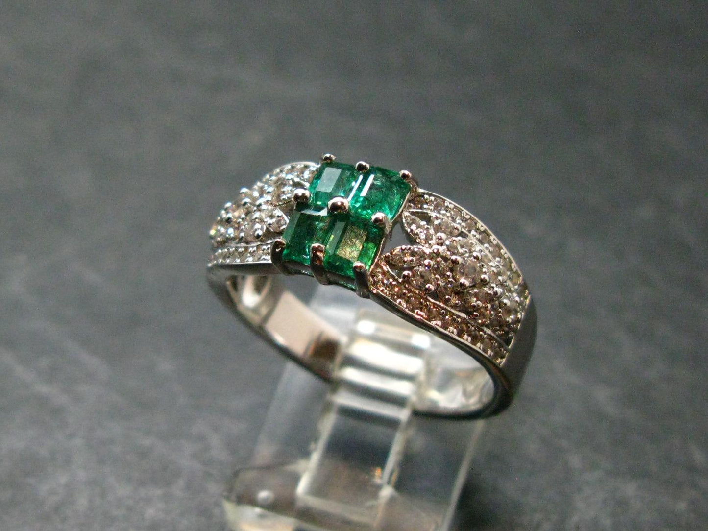 Emerald Faceted Silver Ring from Colombia - 5.47 Grams Total - Size 9.5