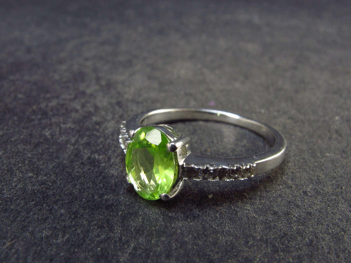 Natural Faceted Peridot Olivine Sterling Silver Ring - 1.86 Grams - Size 6
