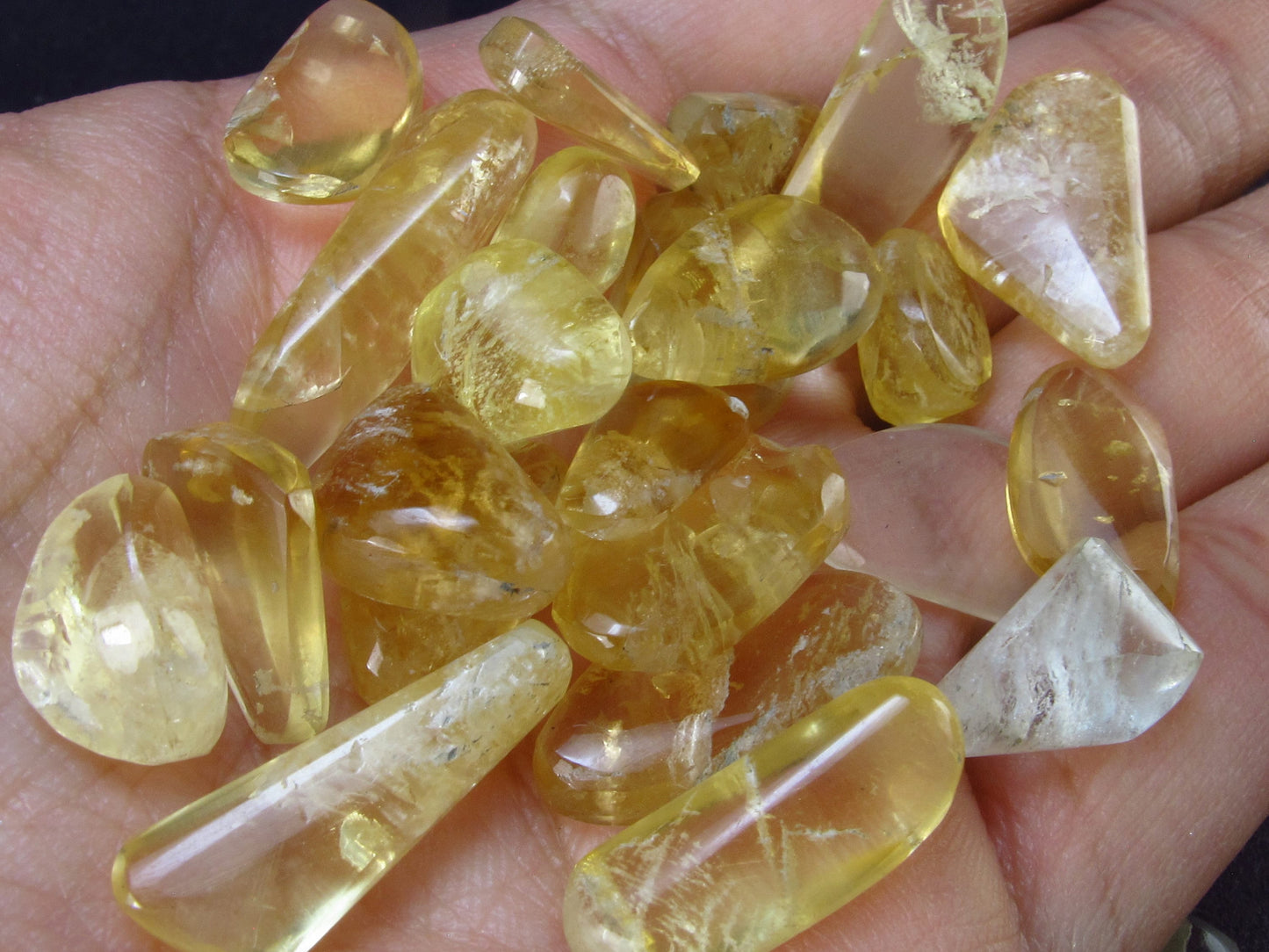 Lot of 25 Golden Scapolite Tumbled Stones from Tanzania - 138 Carats