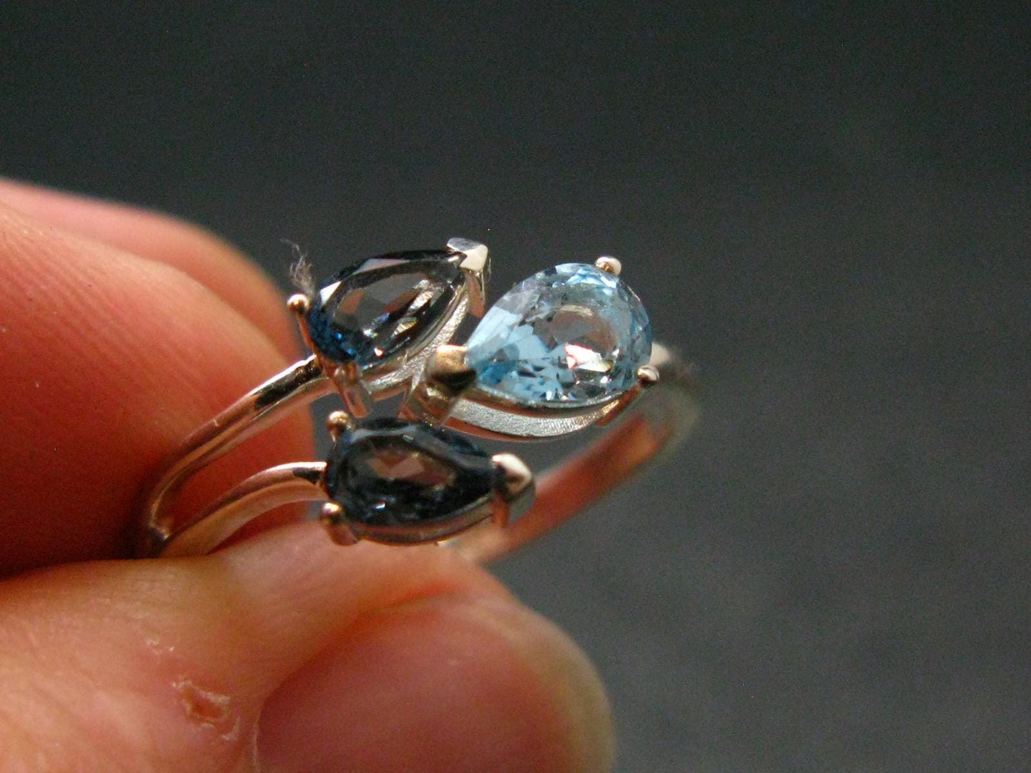 Facetted Blue Topaz Sterling Silver Ring - 1.9 Grams - Size 7