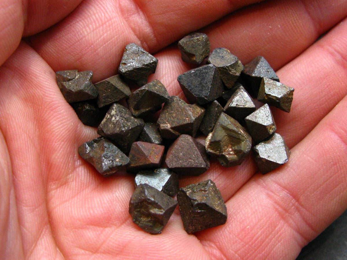 Lot of 25 Magnetite Crystals From Bolivia - 25 Grams