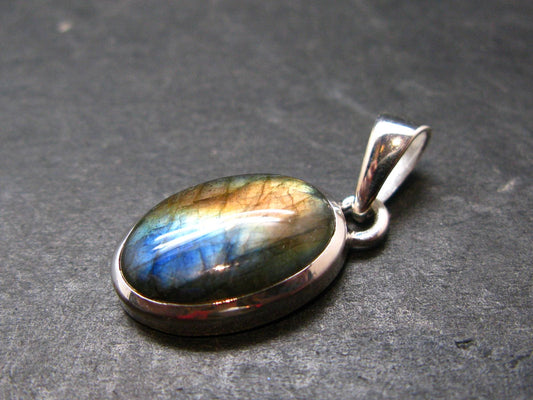 Labradorite Pendant In 925 Sterling Silver From Madagascar - 1.1'' - 3.14 Grams