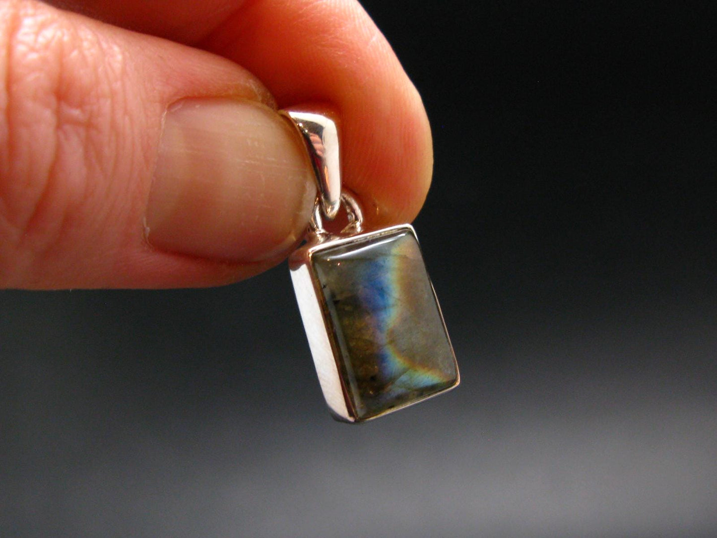 Labradorite Pendant In 925 Sterling Silver From Madagascar - 0.9'' - 2.81 Grams