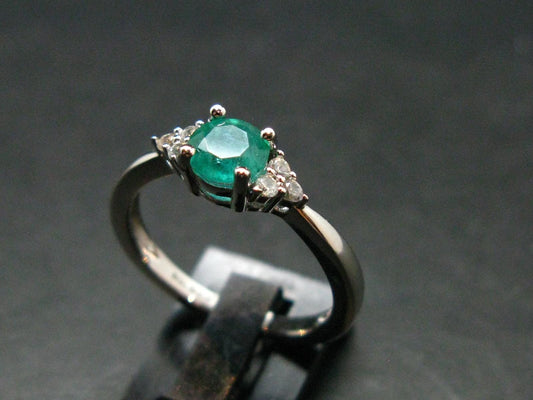 Emerald Crystal Silver Ring from Colombia - 0.65 carats - Size 7