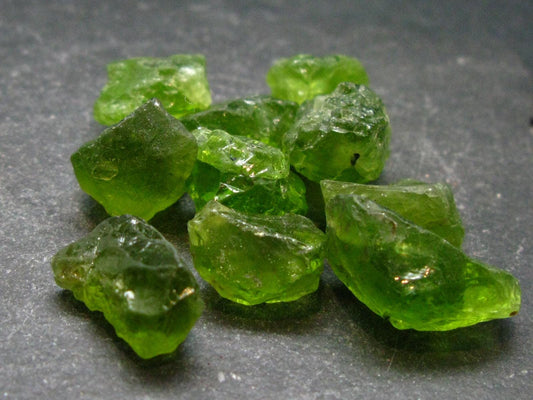 lot of 10 Peridot Olivine Crystals from Arizona, USA - 25.66 Grams