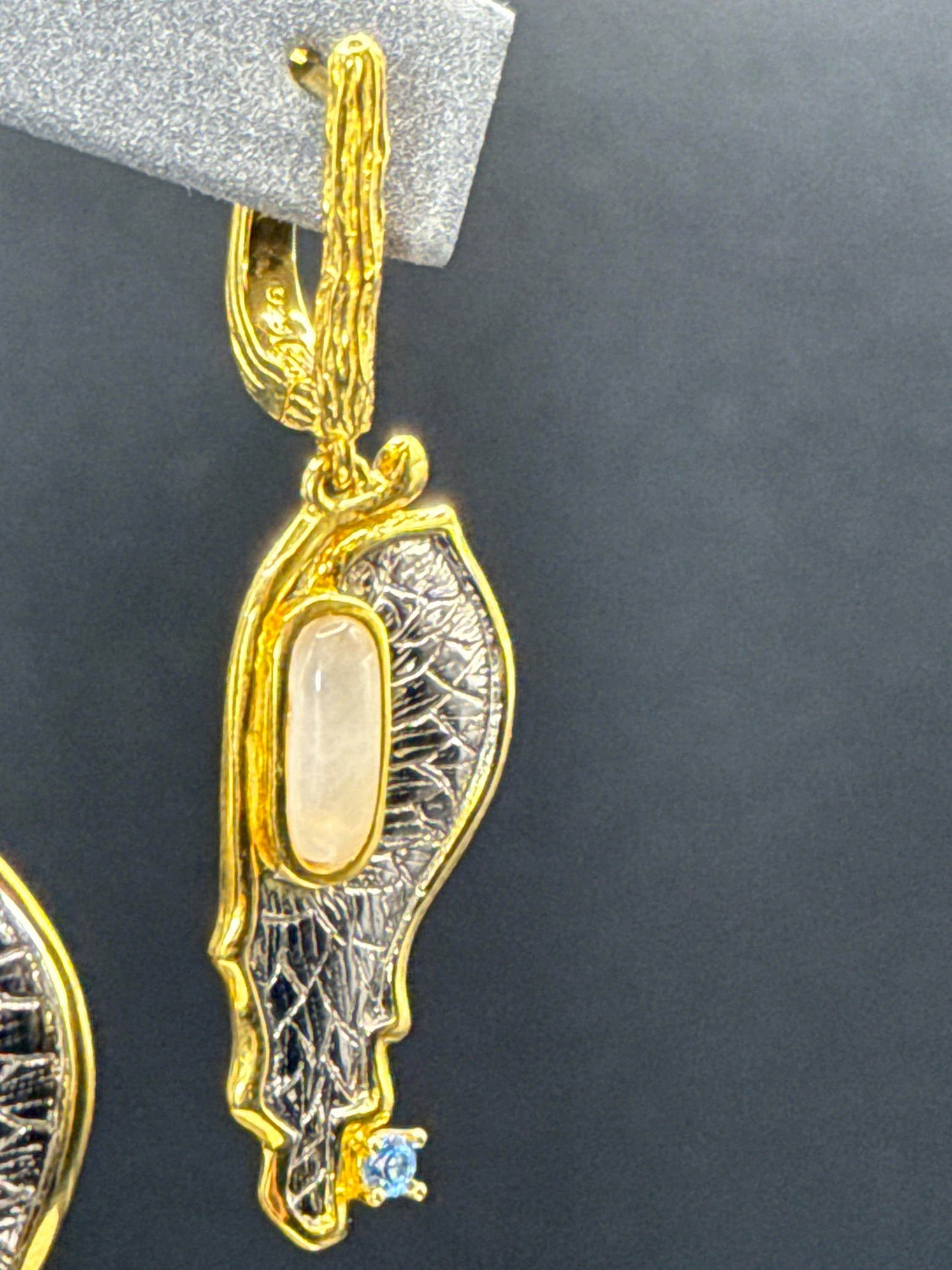 Elegant White Stone Jewelry Set – Pendant • Ring • Earrings