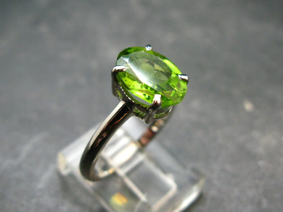 Natural Faceted Peridot Olivine Sterling Silver Ring - 3.14 Grams - Size 7.5