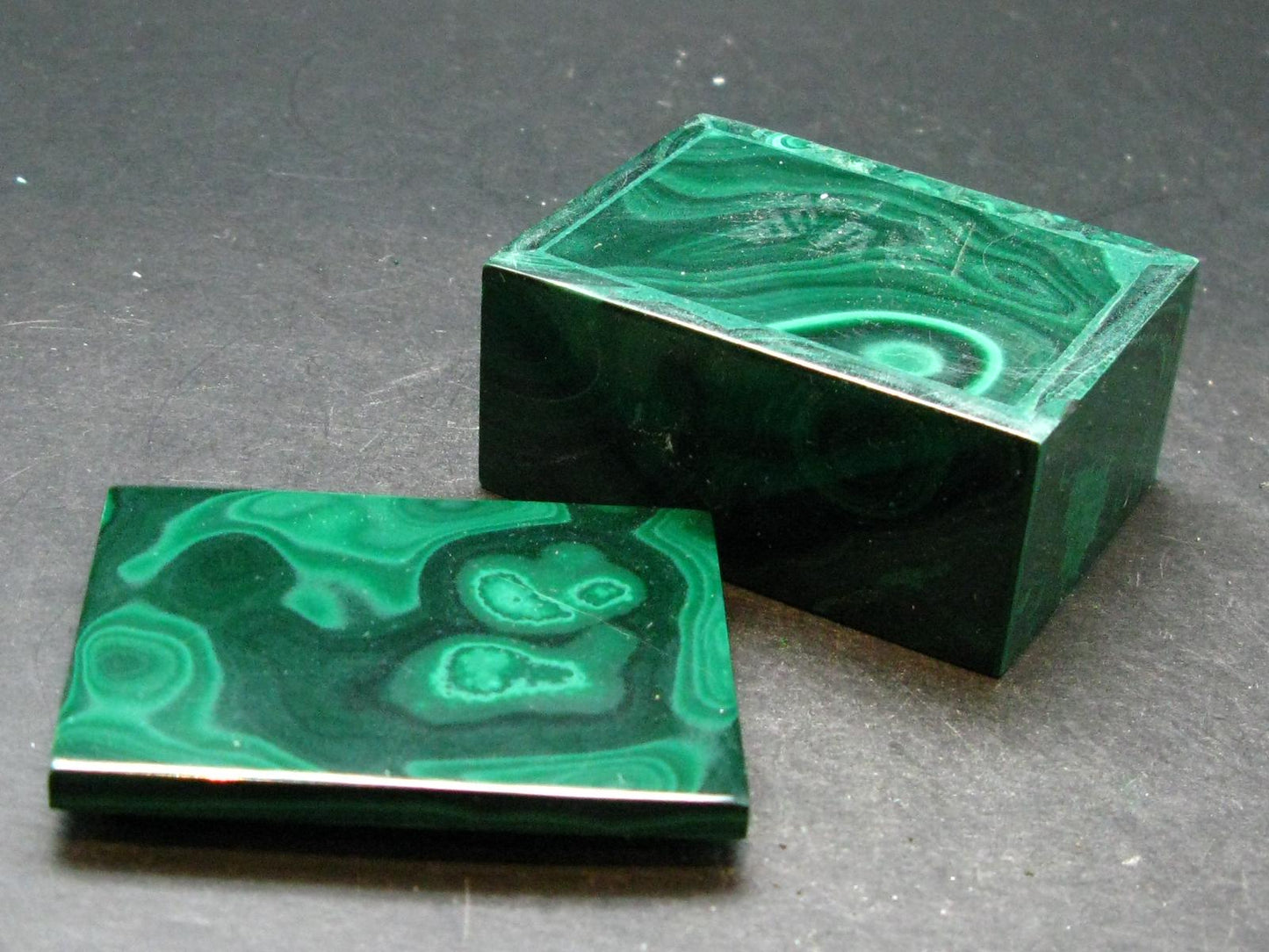 Rich Vibrant Green Malachite Box From Congo - 2.2" - 136.11 Grams