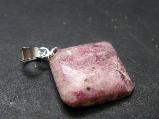 Bixbite Red Emerald Beryl Silver Pendant From Utah USA - 6.5 Carats - 0.9"