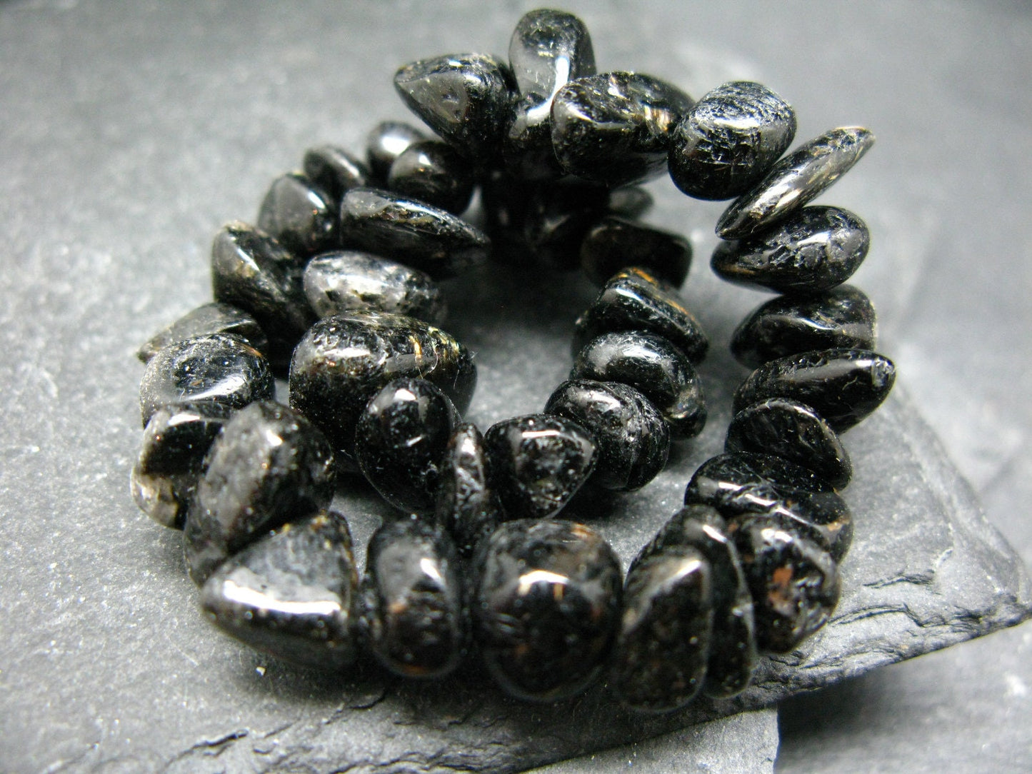 Nuumite Nuummite Genuine Bracelet ~ 7 Inches ~ 10mm Tumbled Beads
