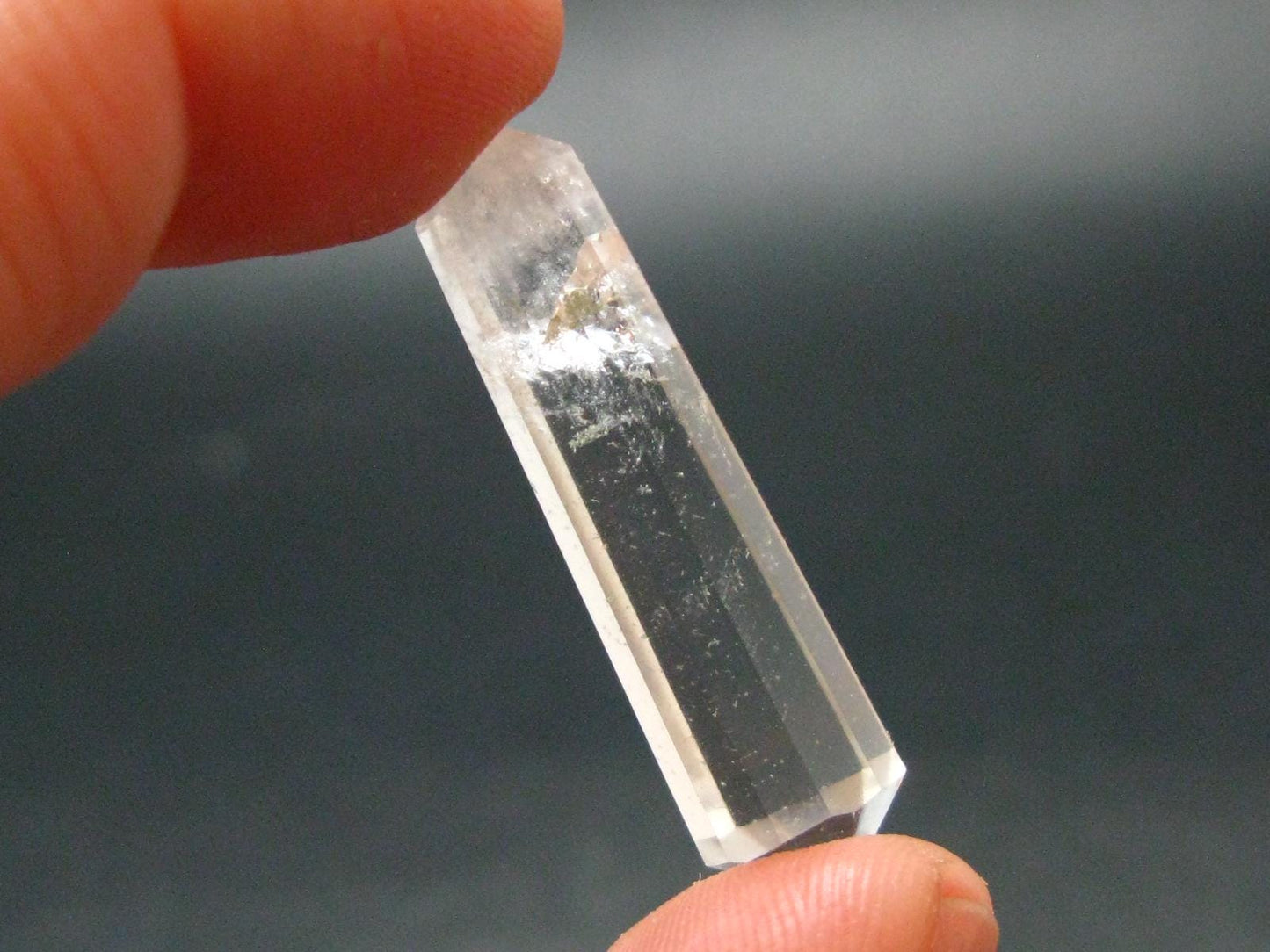 Perfect Quartz Vogel Crystal Healing Wand - 1.4" - 4.55 Grams