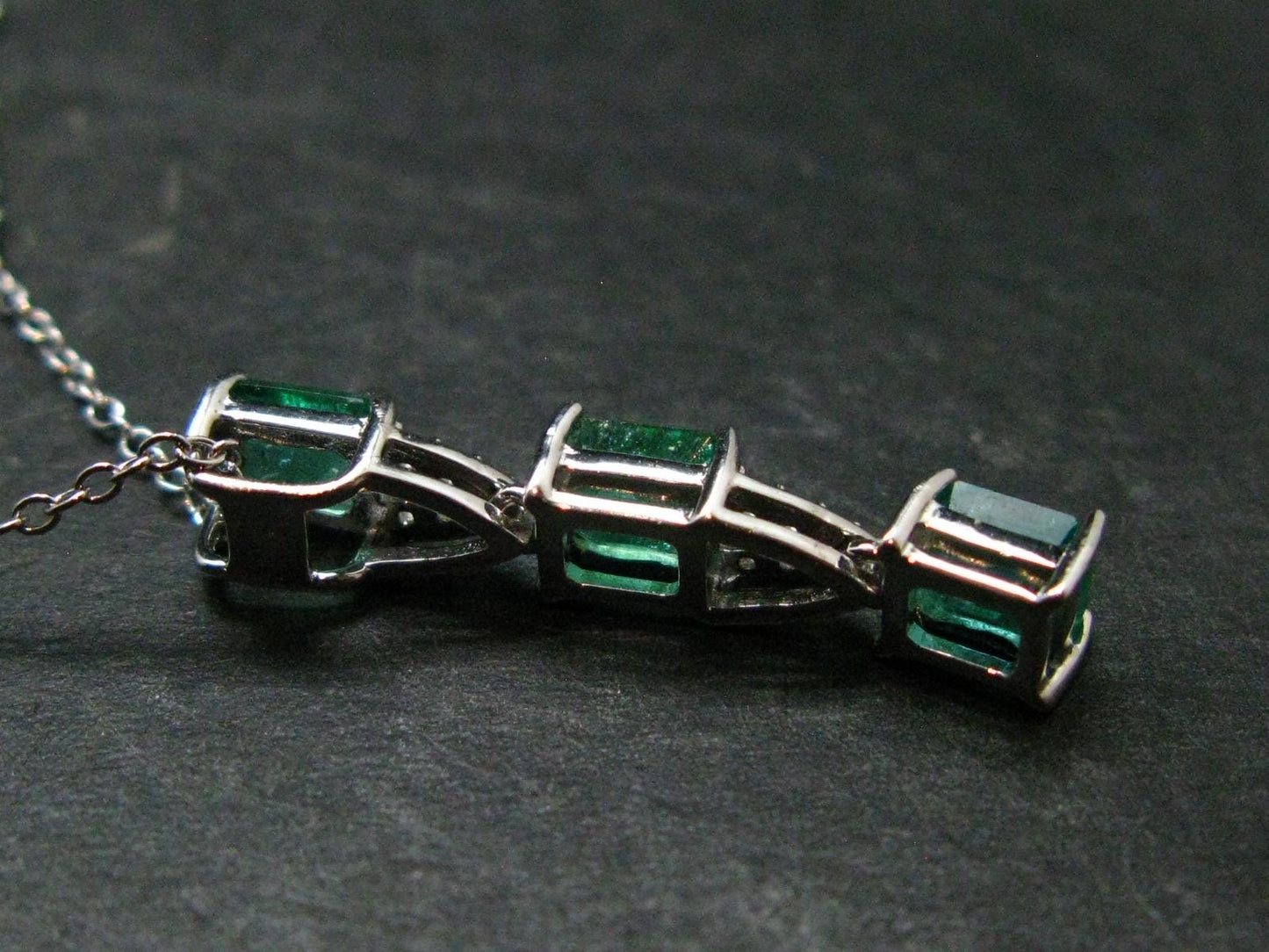 Emerald Silver Pendant W/Chain From Colombia - 2.50 Grams Total
