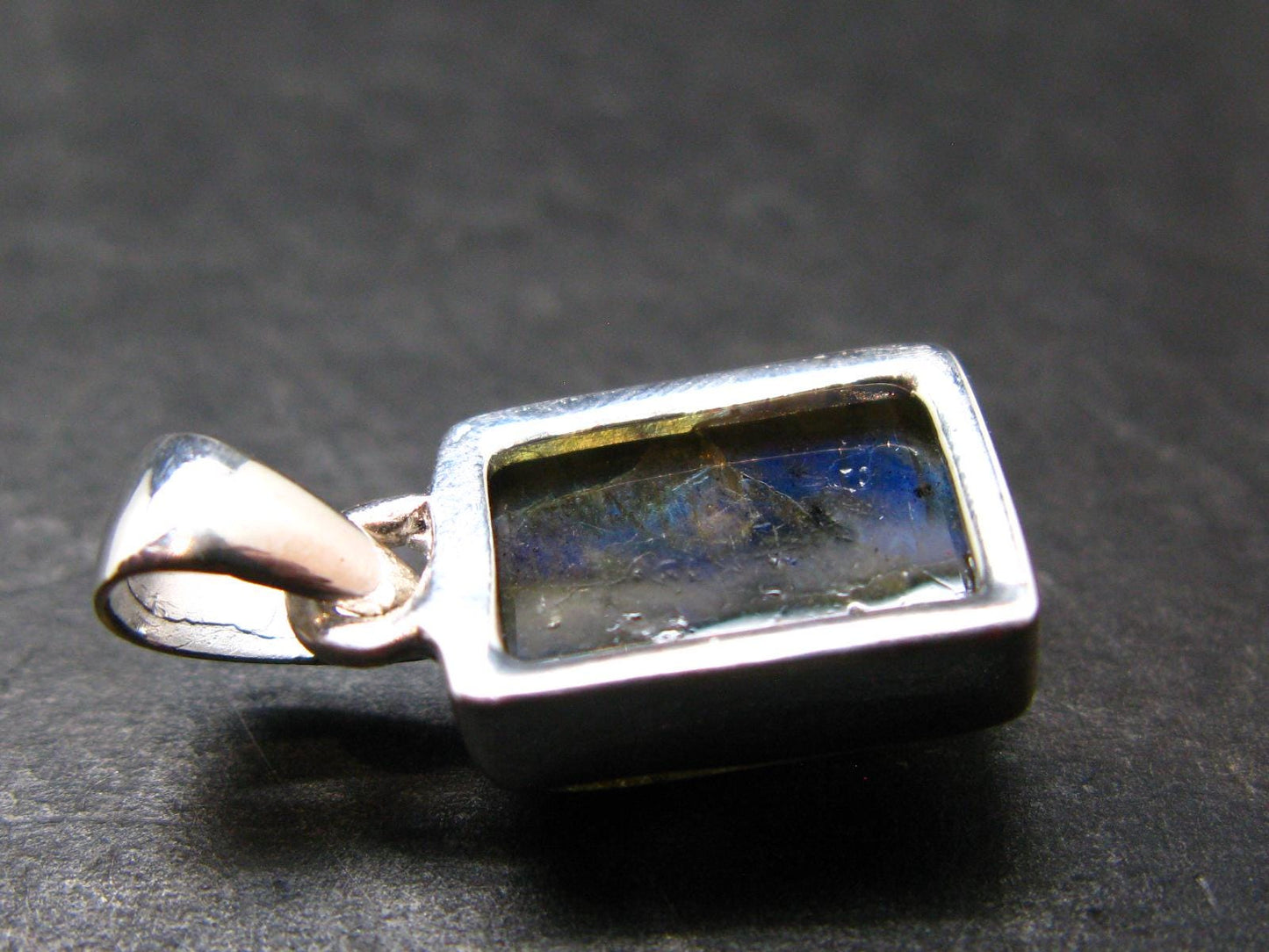 Labradorite Pendant In 925 Sterling Silver From Madagascar - 0.9'' - 2.81 Grams