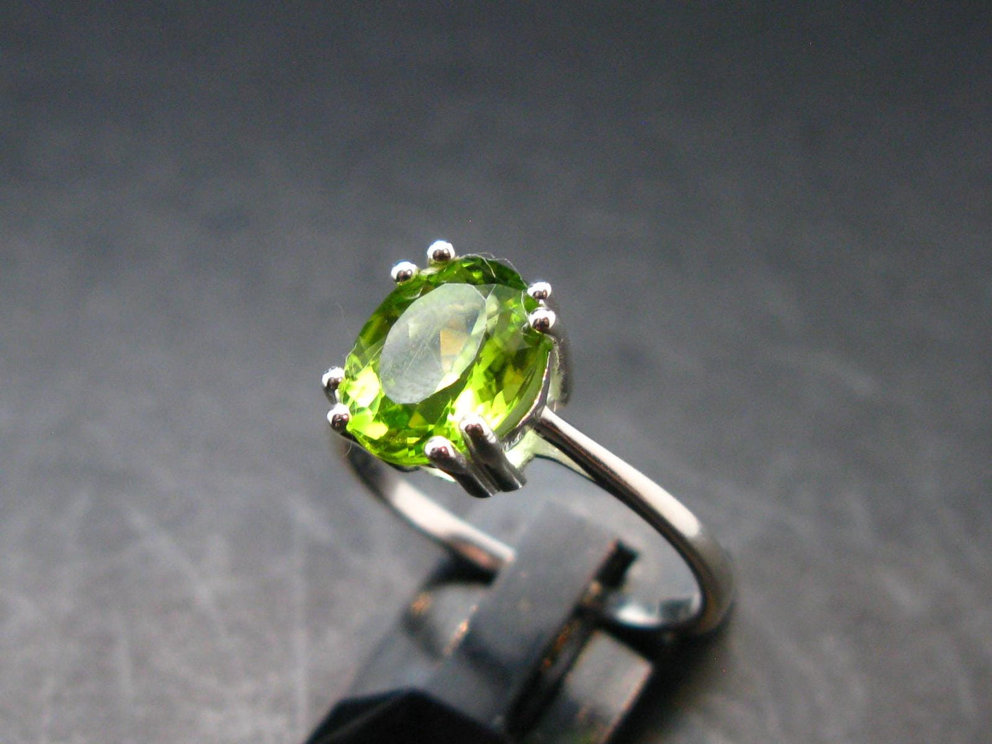 Natural Faceted Peridot Olivine Sterling Silver Ring - 2.72 Grams - Size 9