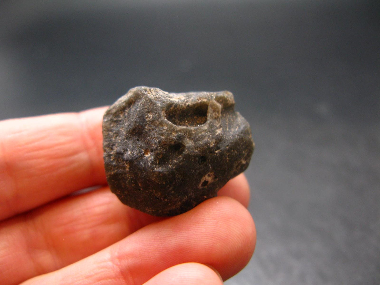 Meteor Splash Glass!! Fabulous Asymmetrical Rare Darwin Glass Tektite Pleistocene Piece From Australia - 0.9"