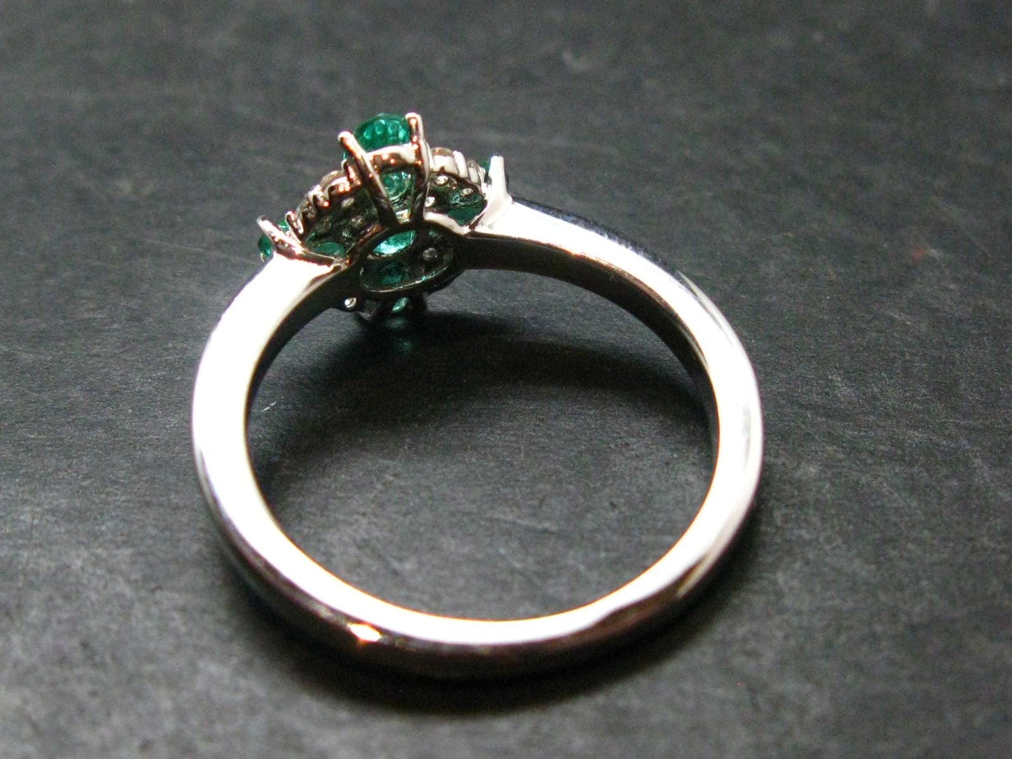 Emerald Faceted Silver Ring from Colombia - 3.54 Grams Total - Size 8.75