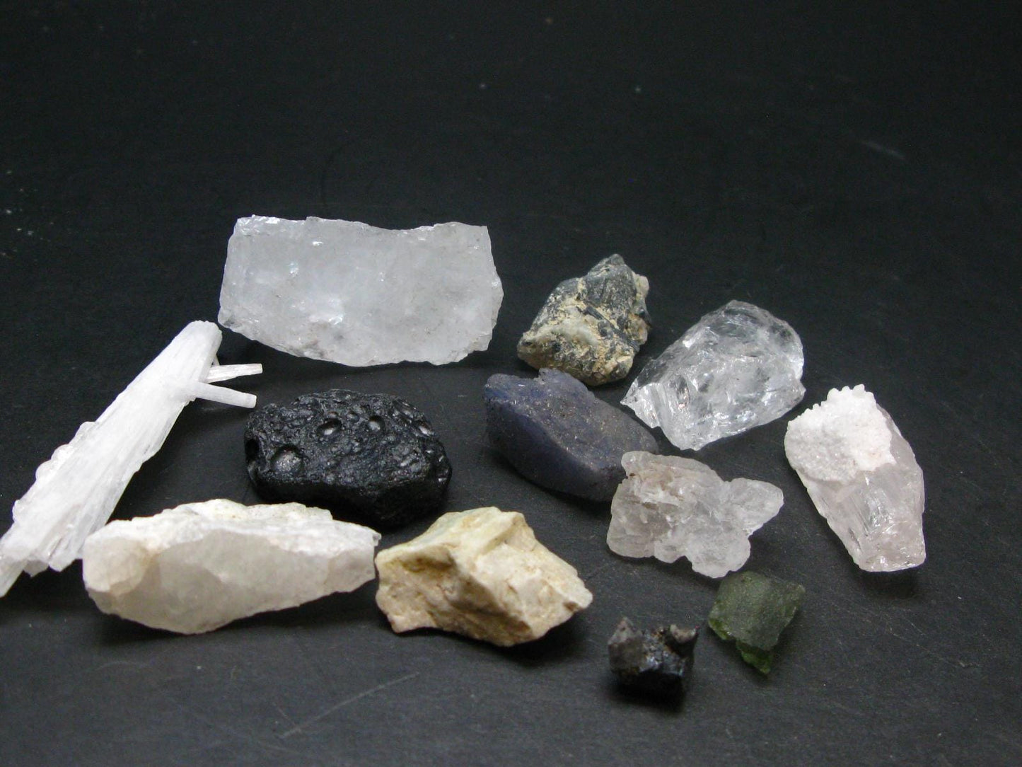 Synergy 12 Set Phenakite Moldavite Natrolite Petalite Danburite Tektite Scolecite Herderite Tanzanite Brookite 71.31 Gr