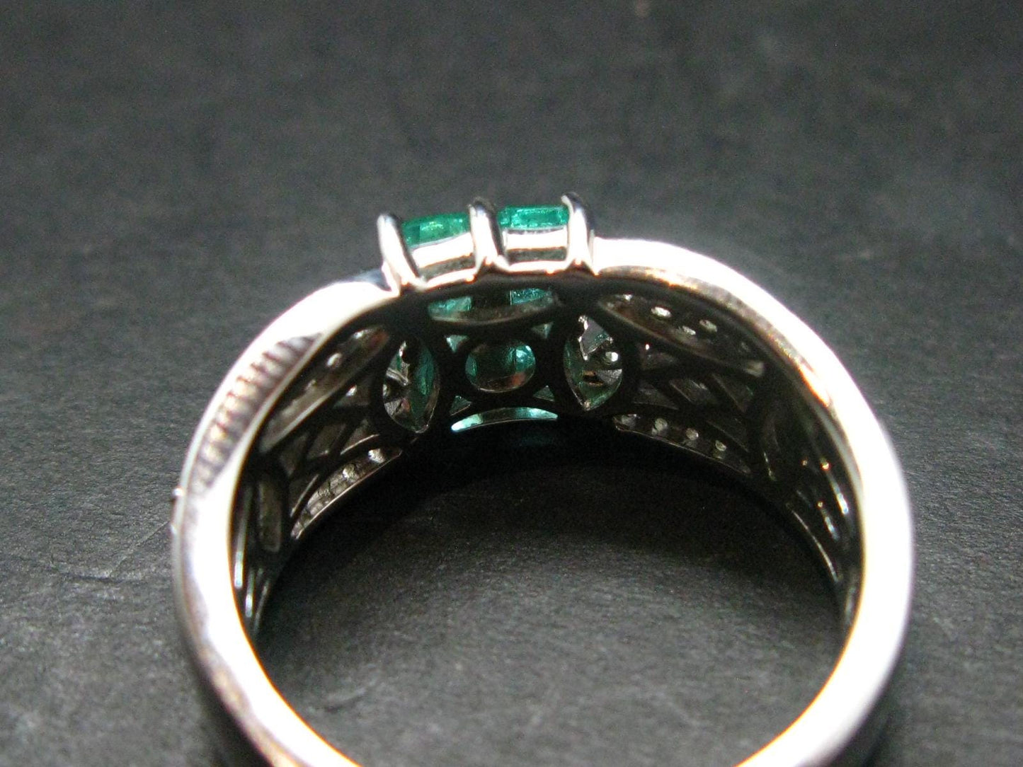 Emerald Crystal Silver Ring from Colombia - 0.83 carats - Size 7.5