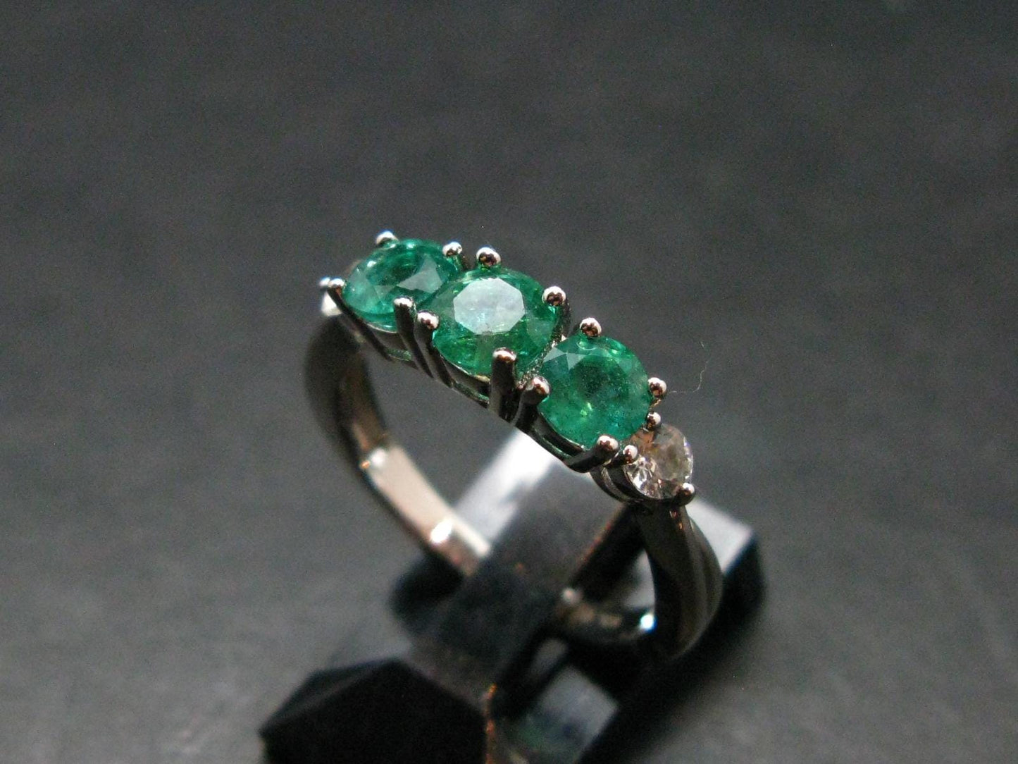 Emerald Crystal Silver Ring from Colombia - 1.21 Carats - Size 7