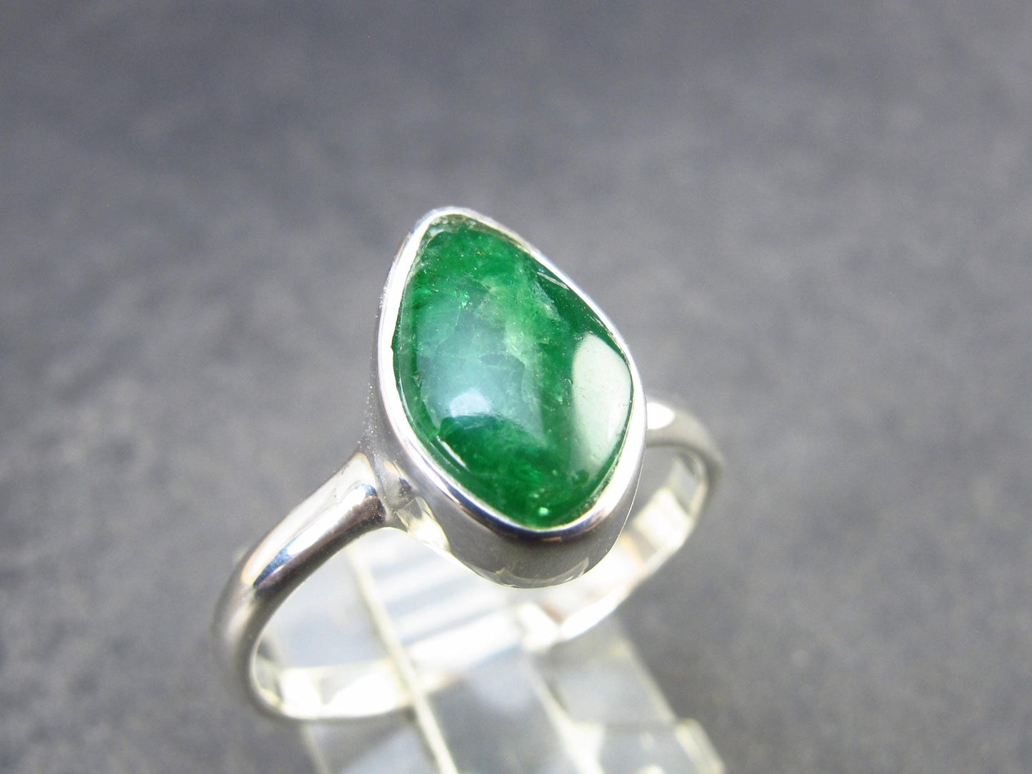 Tsavorite Gem Green Garnet Sterling Silver Ring from Tanzania - 3.60 Grams - Size 9