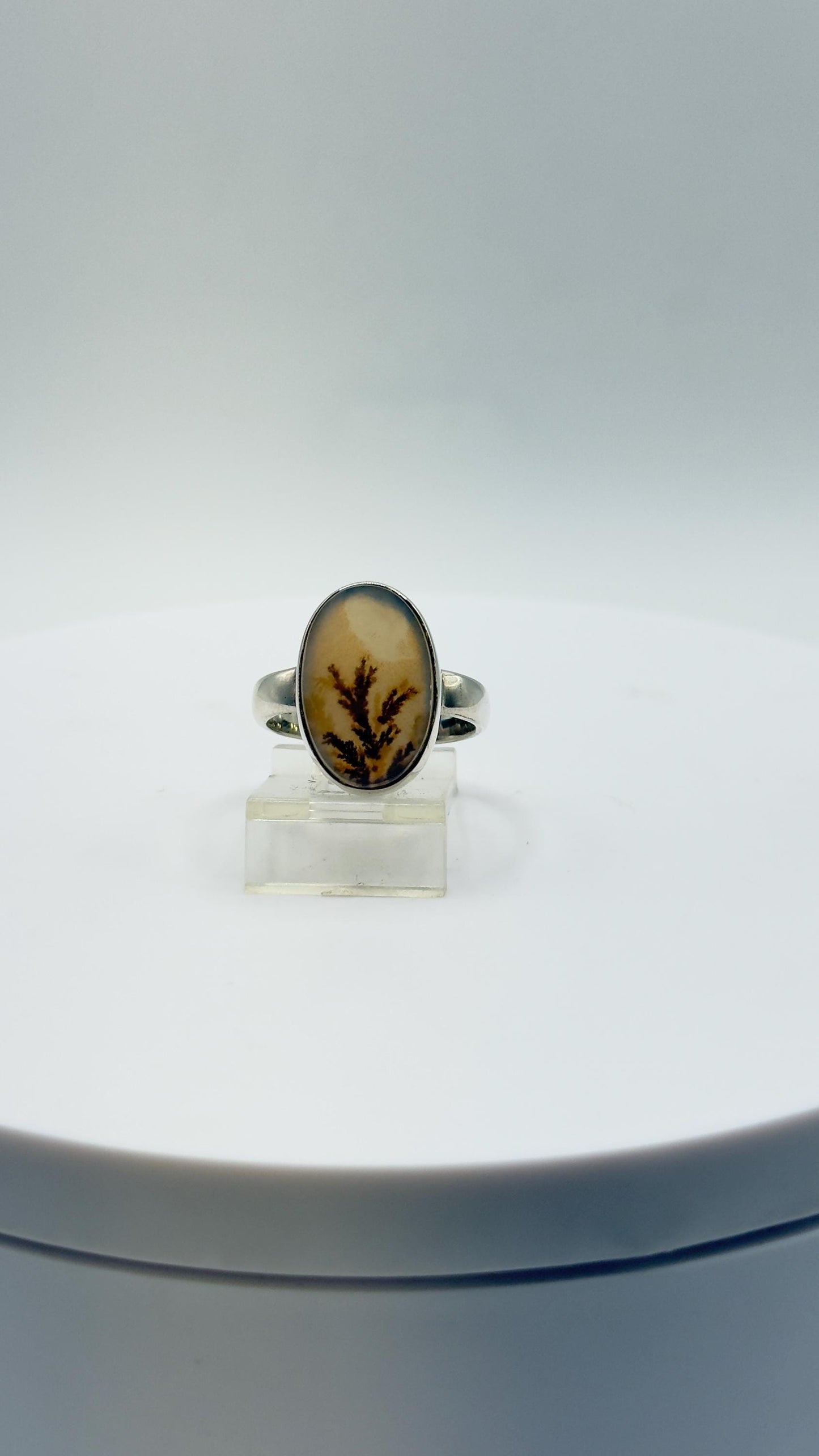Elegant Dendritic Agate Oval Ring – Natural Scenic Pattern Statement Jewelry - Size 7