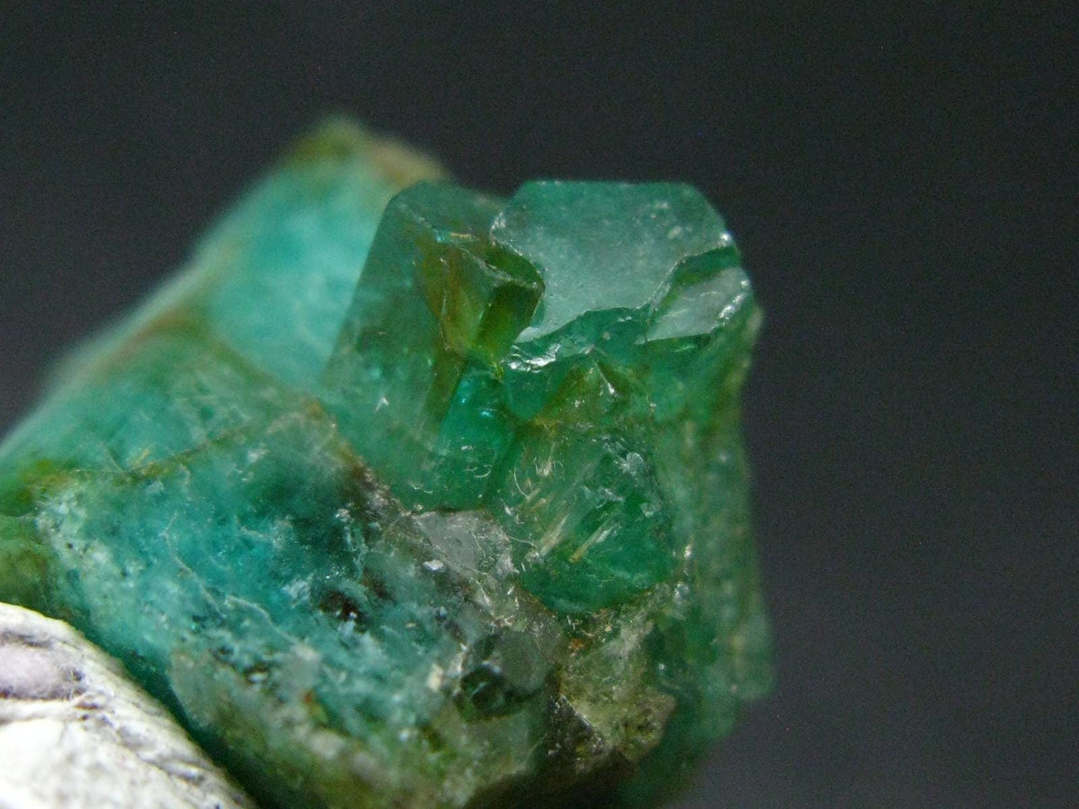 Emerald Beryl Crystal From Colombia - 27.88 Carats