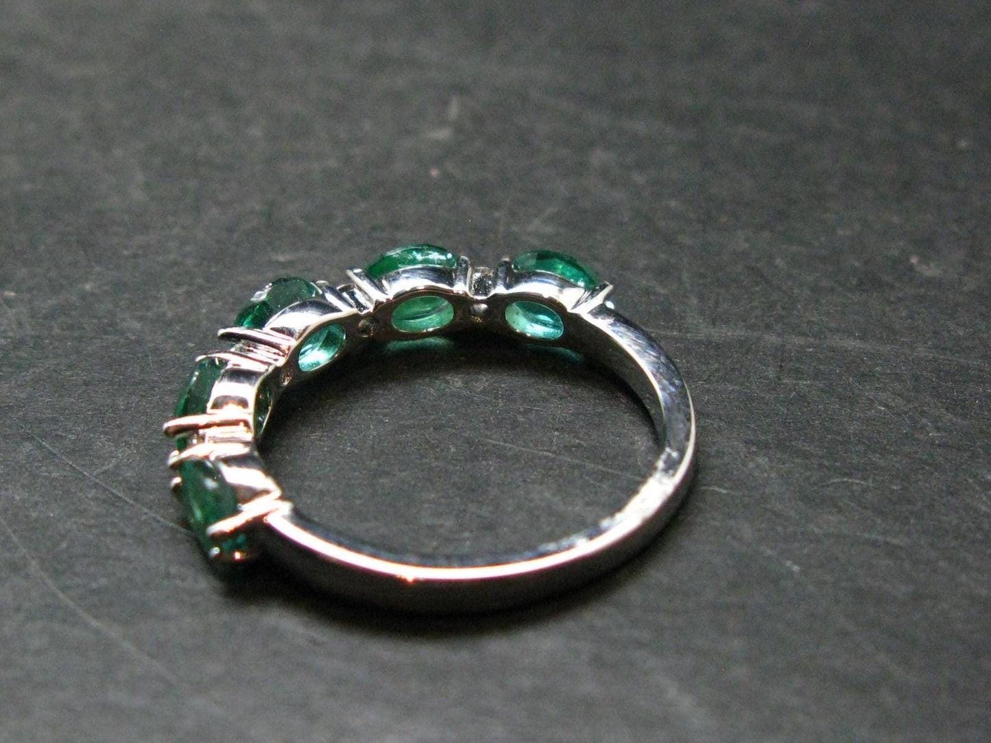 Emerald Faceted Silver Ring from Colombia - 2.52 Grams Total - Size 7.25
