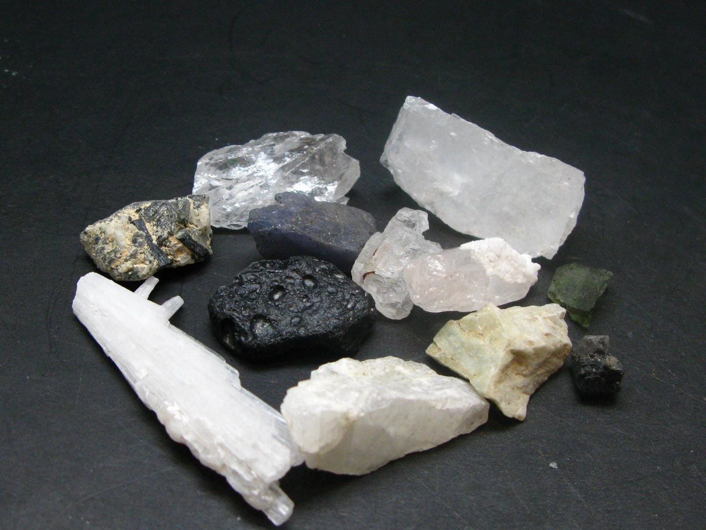 Synergy 12 Set Phenakite Moldavite Natrolite Petalite Danburite Tektite Scolecite Herderite Tanzanite Brookite 71.31 Gr