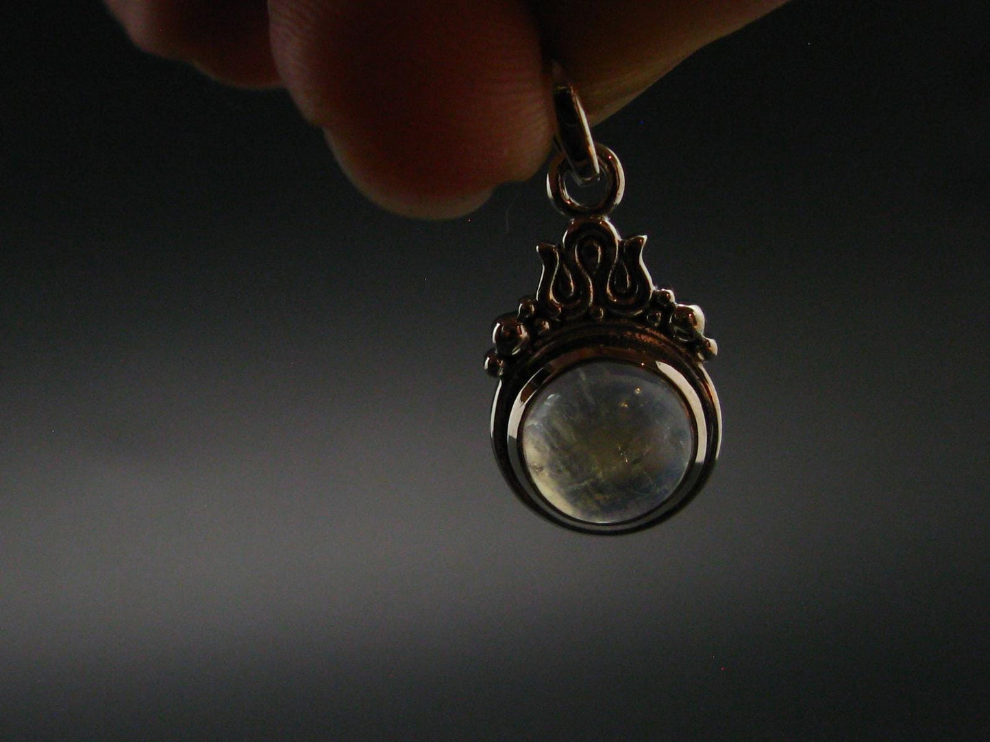 Natural Glow From Inside Moonstone 925 Silver Pendant - 0.9" - 2.25 Grams