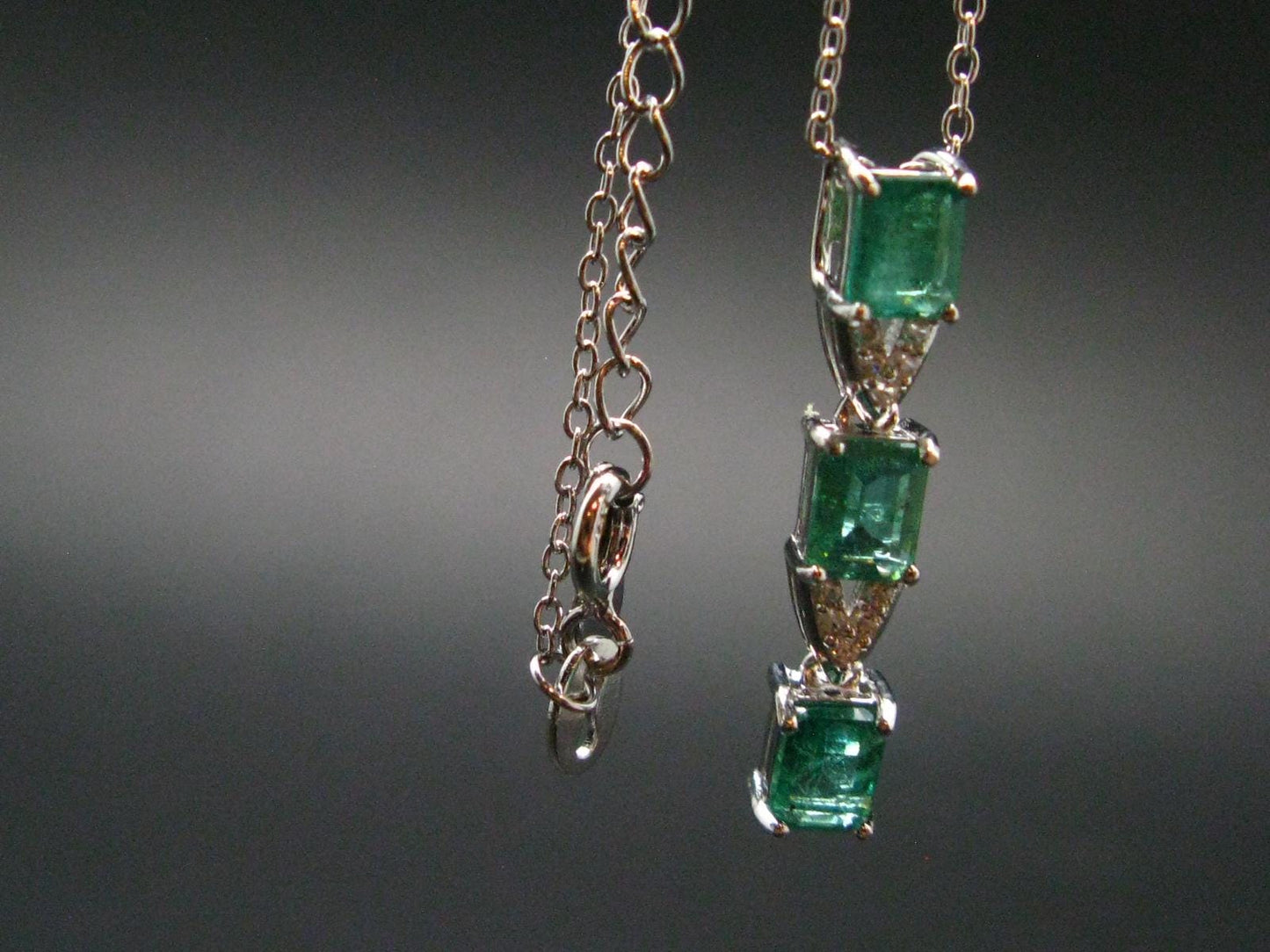 Emerald Silver Pendant W/Chain From Colombia - 1.27 Carats