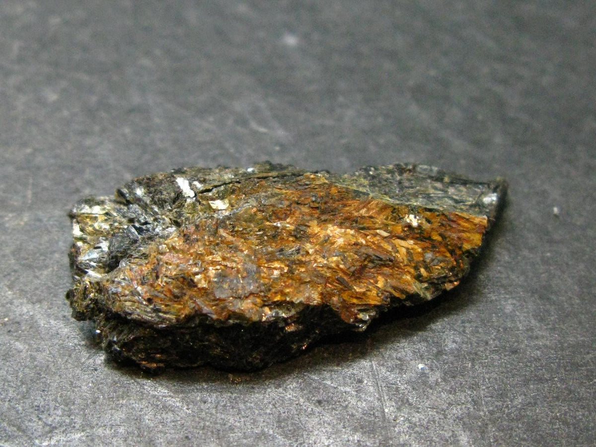 Rare Nuumite Nuummite Raw Piece From Greenland - 4.14 Grams - 1.3"