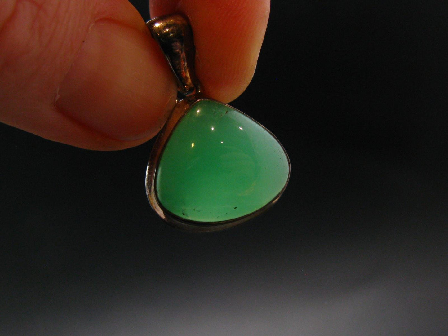 Rich Green Chrysoprase Silver Pendant From Australia - 0.9" - 4.35 Grams