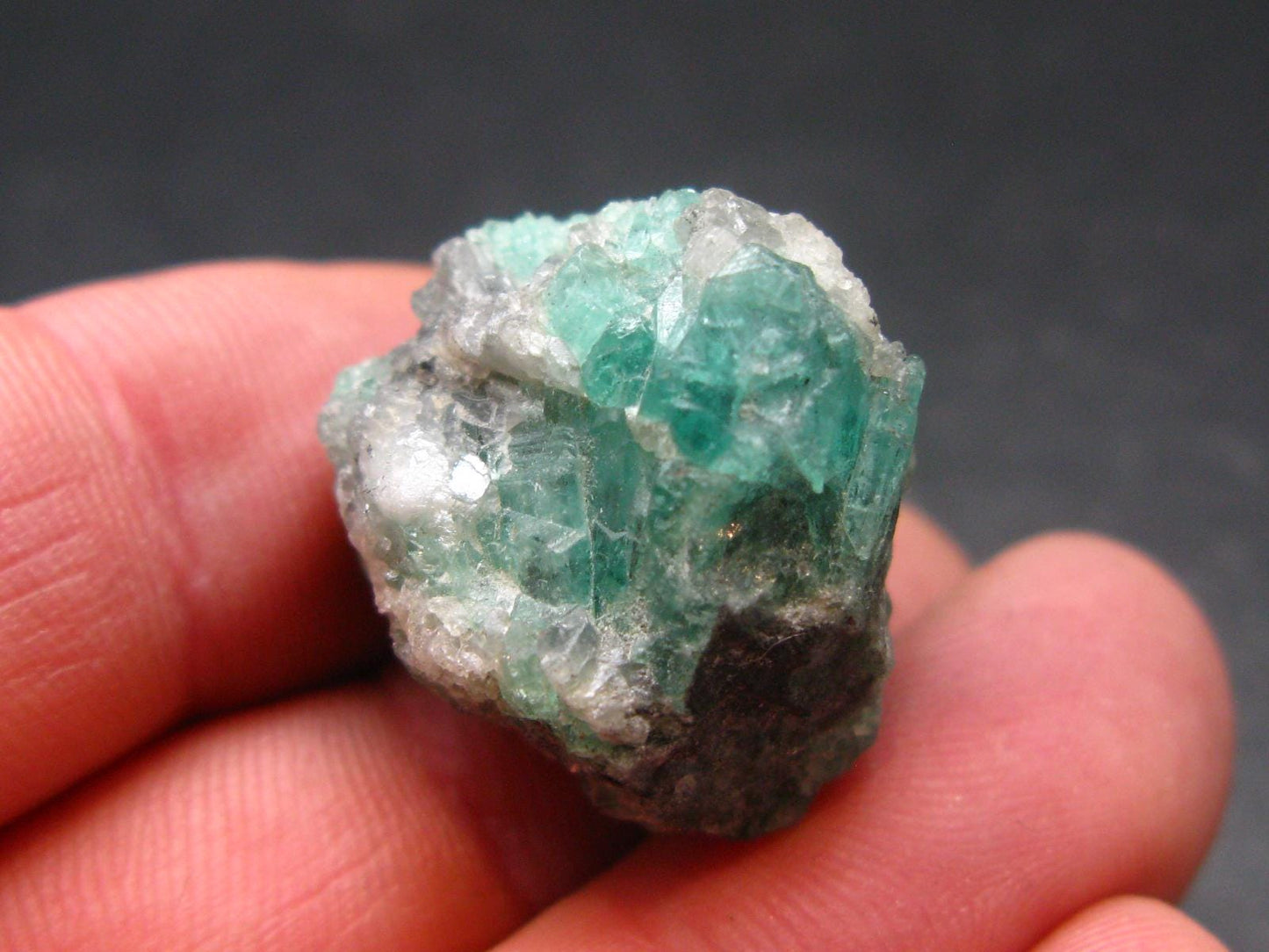 Emerald Beryl Crystal From Colombia - 1.0"- 11.24 Grams